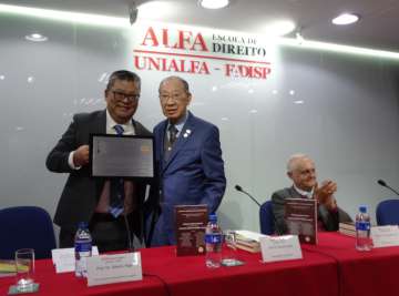 Cerimônia de premiação e lançamento de obra coletiva na FADISP